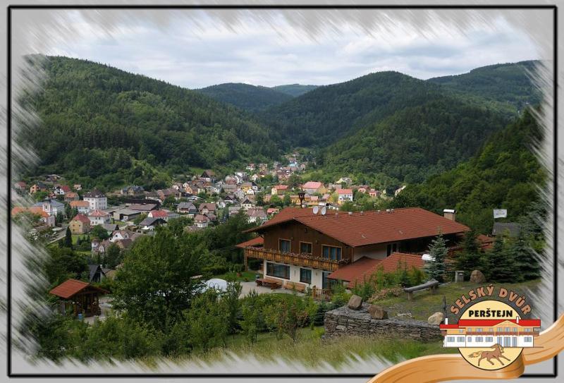 Hotel Selský Dvůr Perštejn Exteriér fotografie